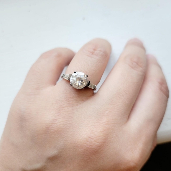 Vintage Sterling Silver 925 CZ Simulated Diamond Engagement Ring, size 6 - Picture 7 of 8